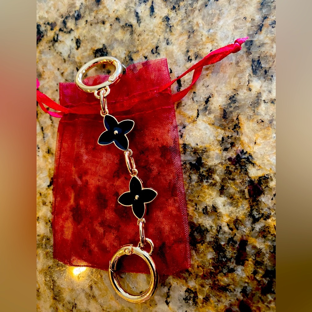 Non branded NWOT purse extender